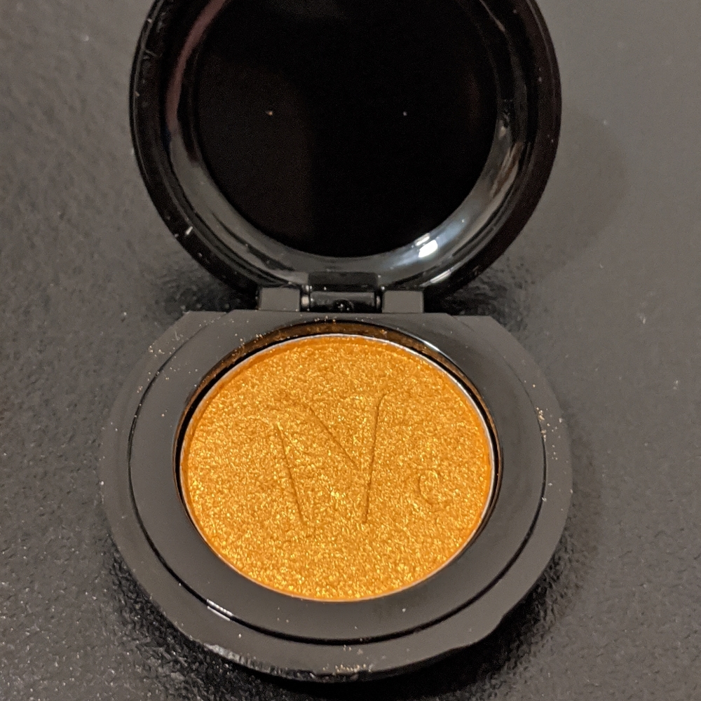 Nwt Nomad eyeshadow single Champagne Reef